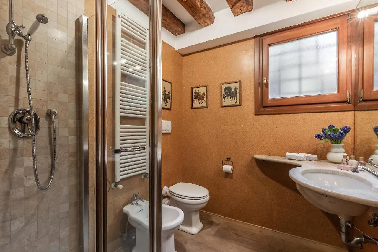 La Tana Cozy Apartment In Campo San Maurizio Venice