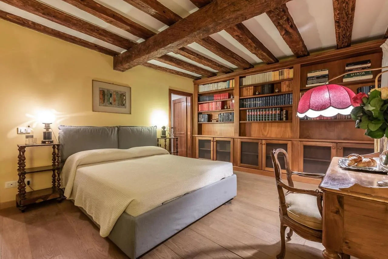 La Tana Cozy Apartment In Campo San Maurizio Venice