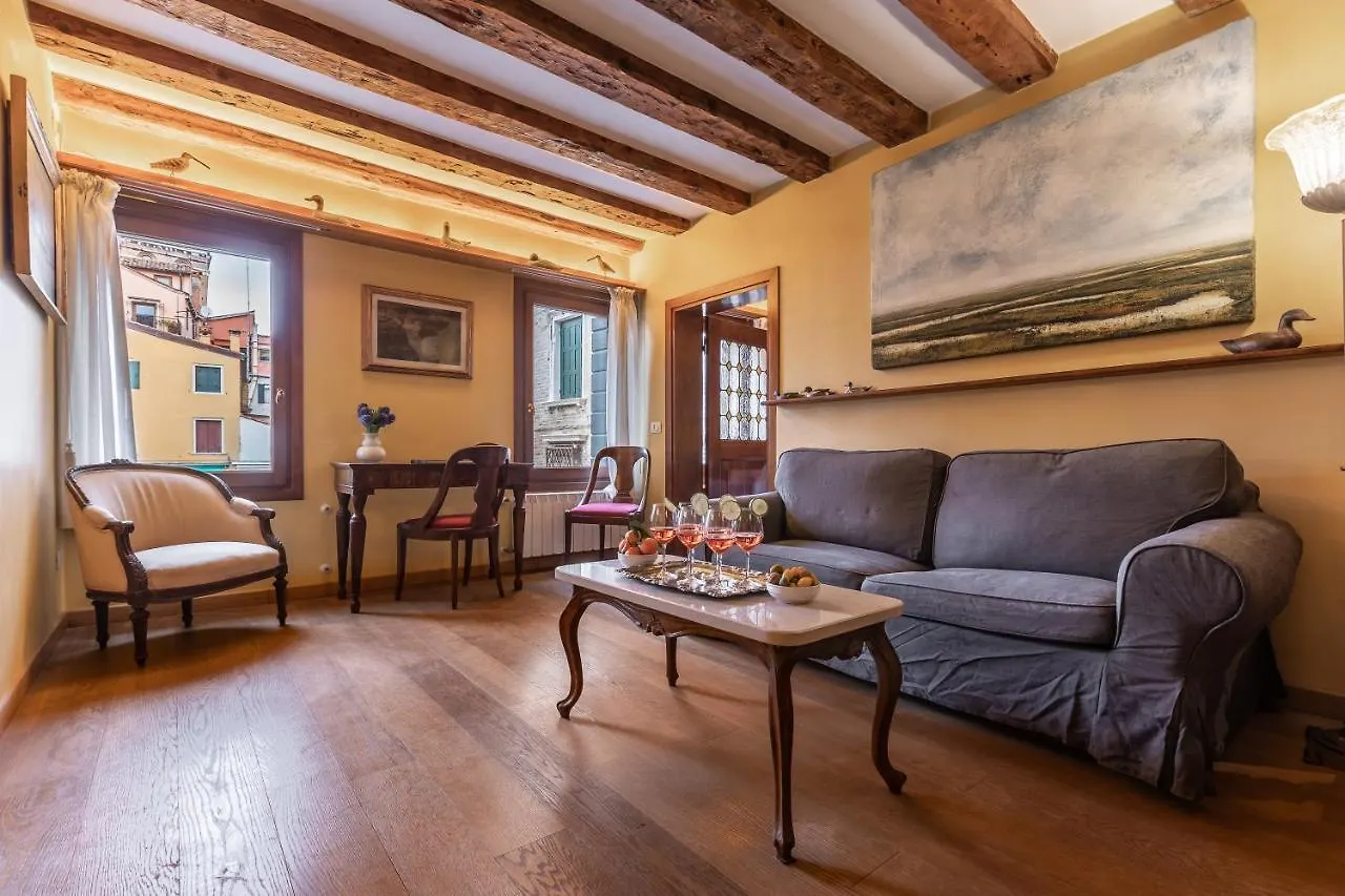 La Tana Cozy Apartment In Campo San Maurizio Venice
