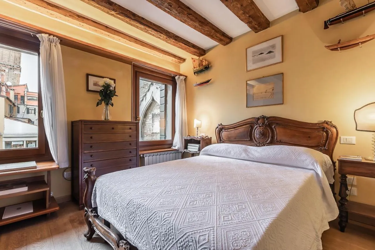 La Tana Cozy Apartment In Campo San Maurizio Venice