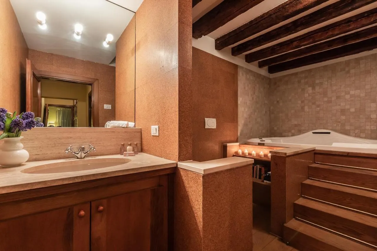 La Tana Cozy Apartment In Campo San Maurizio Venice